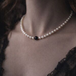 Elegant fresh water Pearl Necklace with Black onyx stone